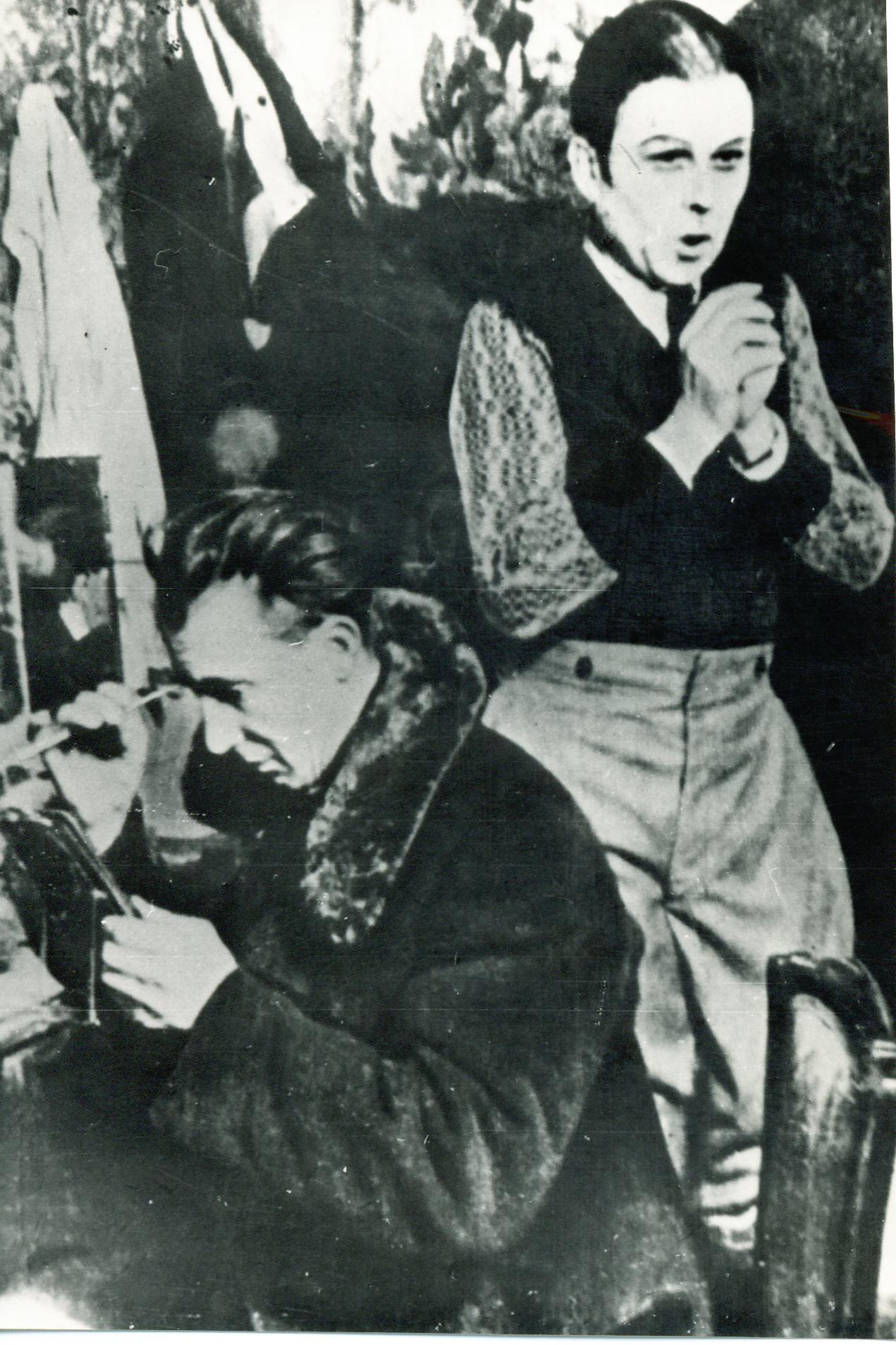 А. Королькевич и Е. Михайлов в гримуборной. 1942 г.